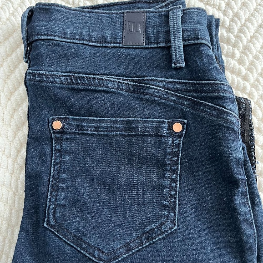 Ivanka Trump Mid rise skinny ankle sculpted jean